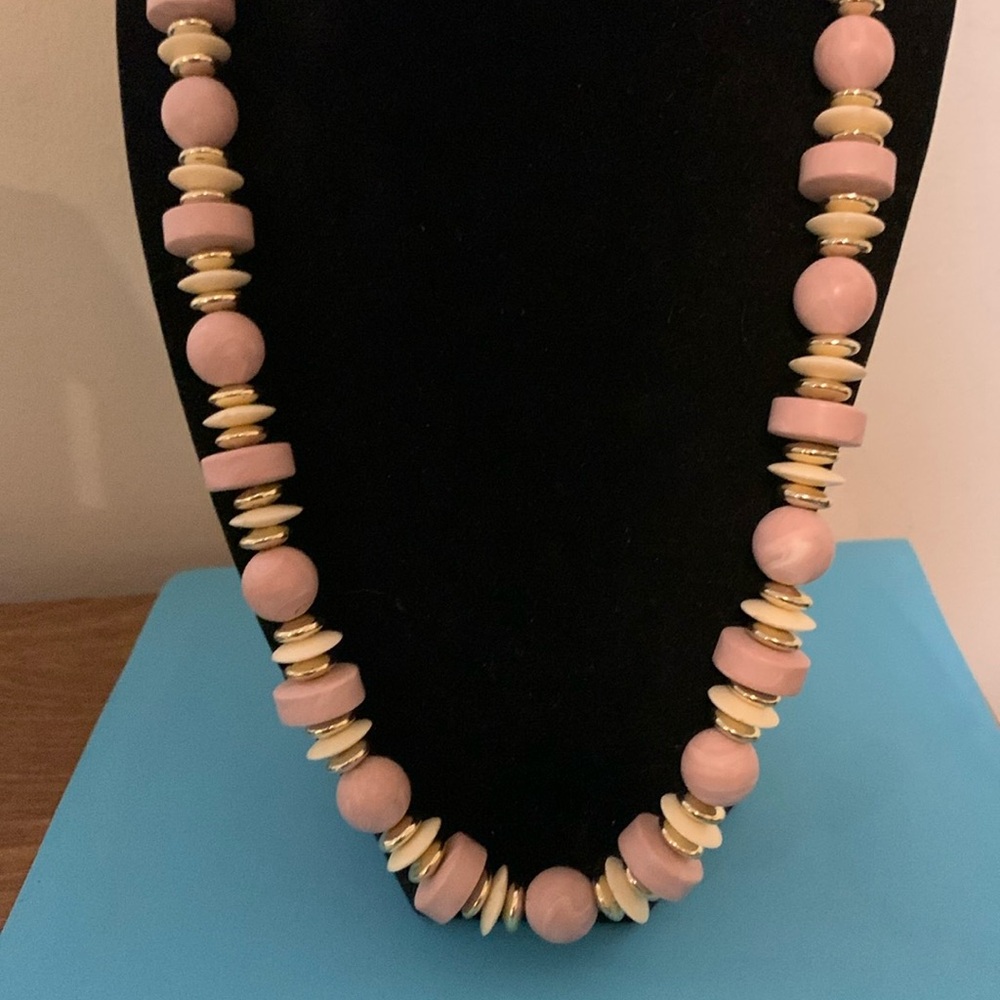 Beautiful pale lavender, cream and gold coloured necklace 22”